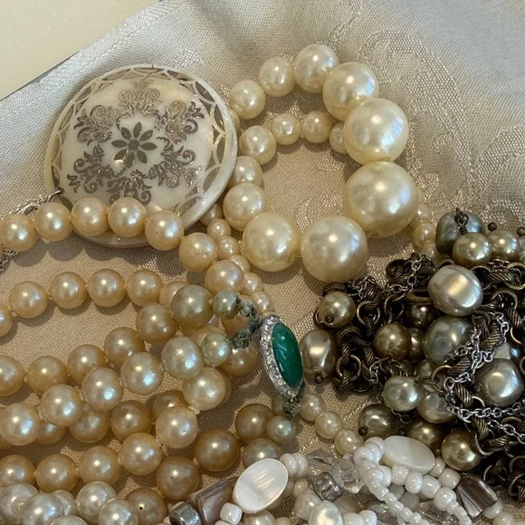 Elegant Pearl and Bead Jewelry Collection #153 - Picture 6 of 13